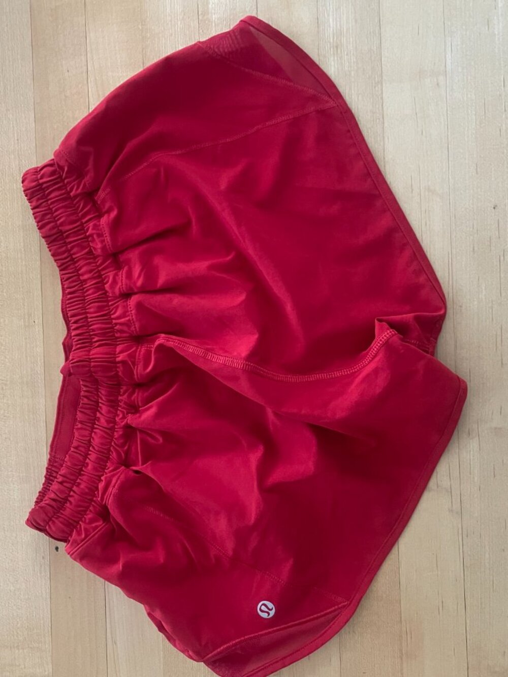 Lululemon Hotty Hot Low Rise 2.5 inch shorts - Picture 2 of 2